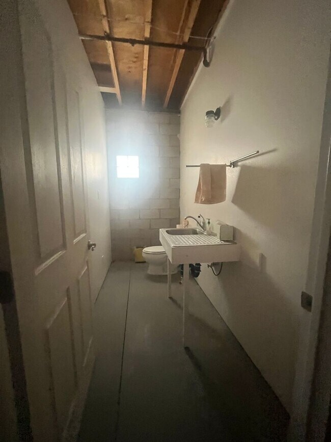 Building Photo - 3 bedroom 2.5 bath in the Mariana Ranchos !!