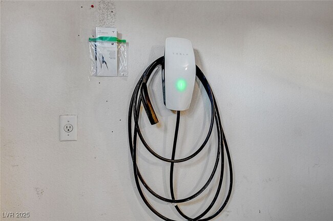 Building Photo - 5470 Logville St