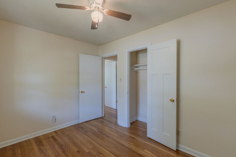 Building Photo - 925 Fleetwood Dr