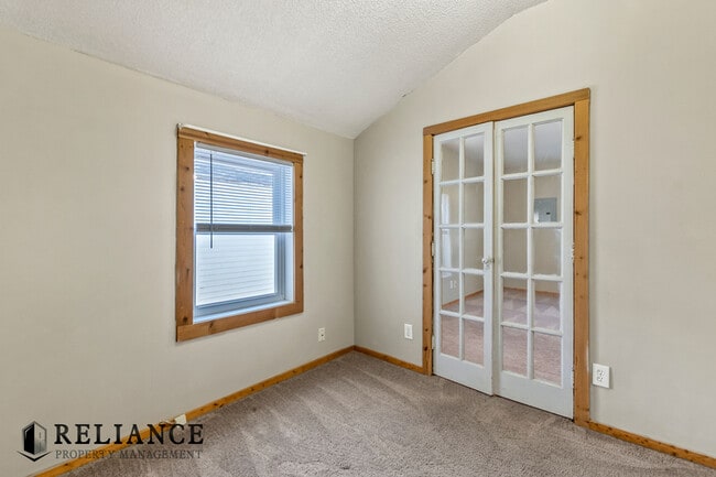 Building Photo - 615 N Doris St