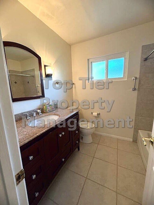 Building Photo - 3 Bed/ 2 Bath Spacious Family Home with Su...