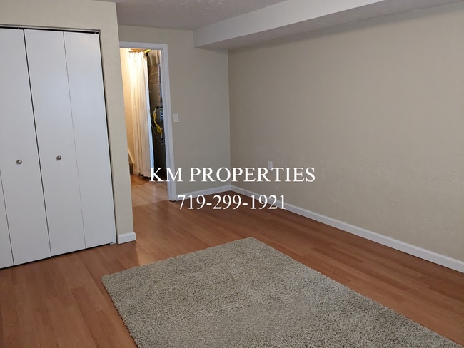 Building Photo - 12 Chicory Ct