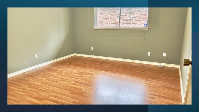 Building Photo - 439 Woodrail Dr