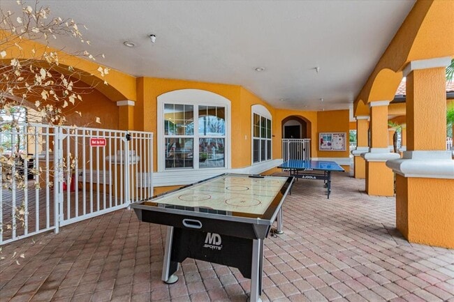 Building Photo - 5455 Vineland Rd