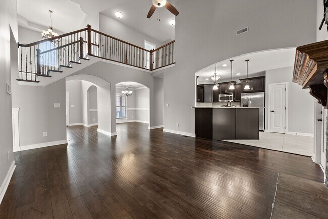 Building Photo - Pet Friendly Four Bedroom with Bonus!