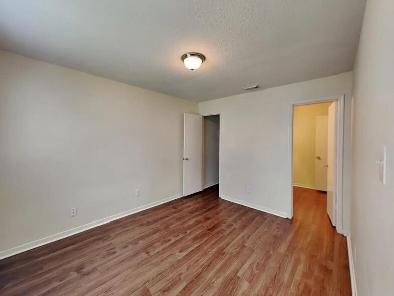 Building Photo - 1817 Day Lily Way