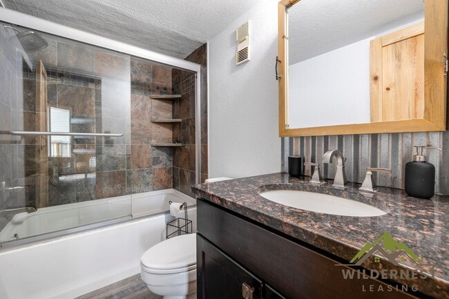 Building Photo - Treehouse Condo - 3rd floor Modern 2 Bedro...