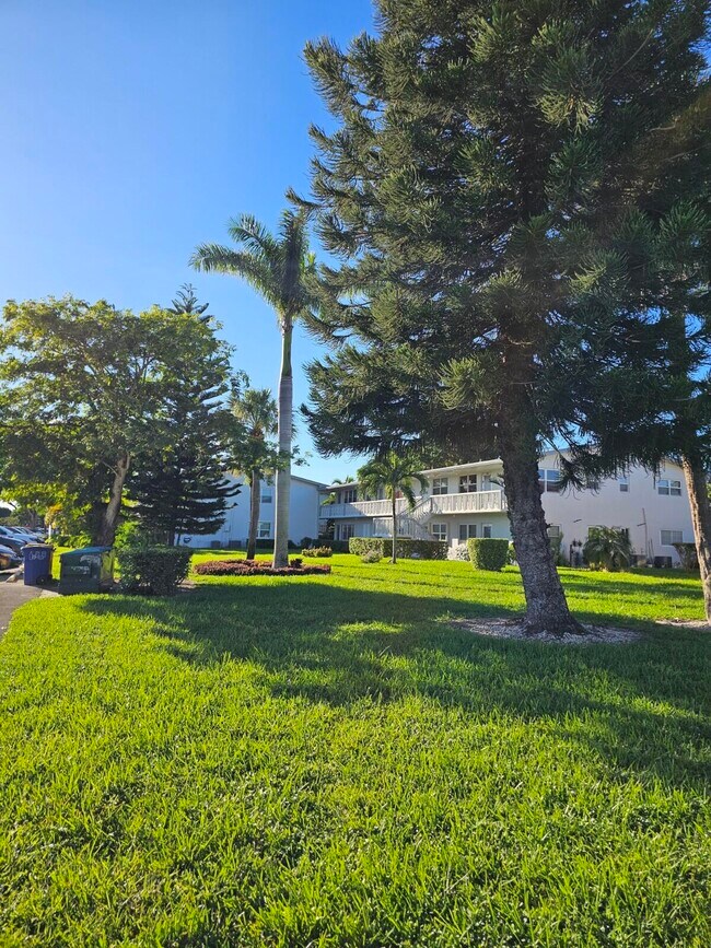 Building Photo - 114 Norwich E