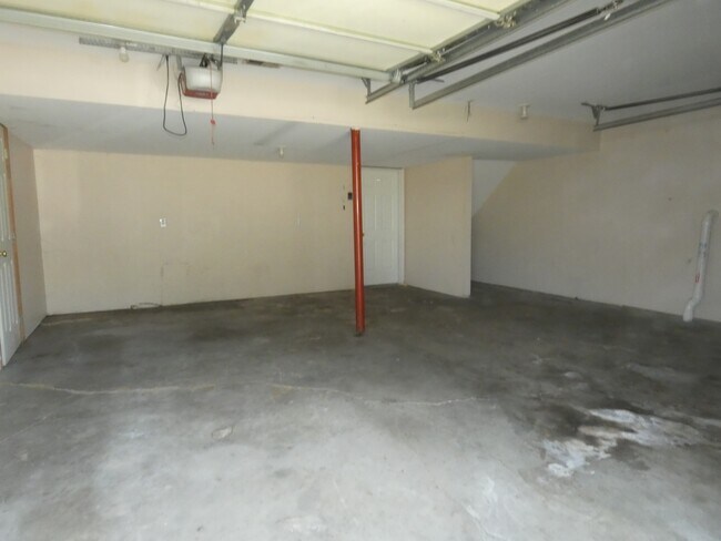 Building Photo - 275 Hazel Ct