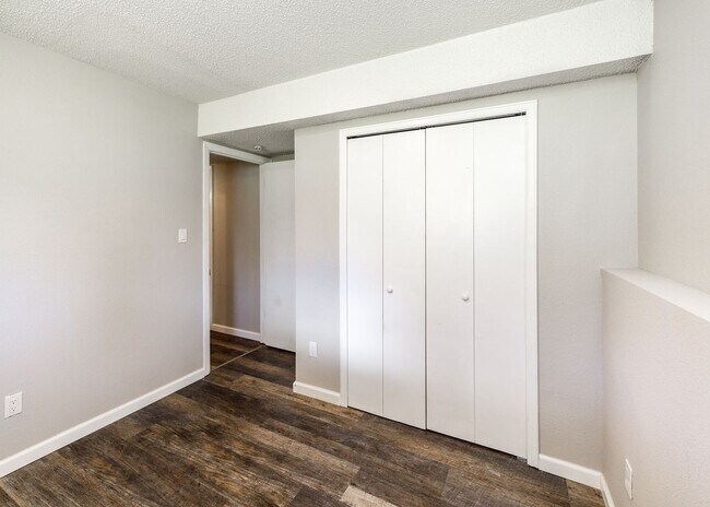 Building Photo - Charming 3 Bed Home Centrally located, Lar...