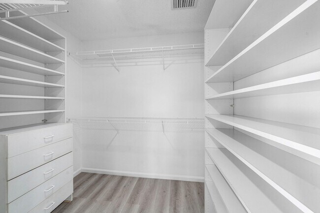 Building Photo - 2303 Lowson Blvd