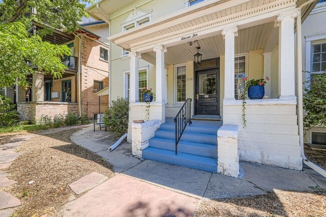 Building Photo - Top Unit (Beautiful Views) Flexible move in! Off Street Parking! All utilities included!