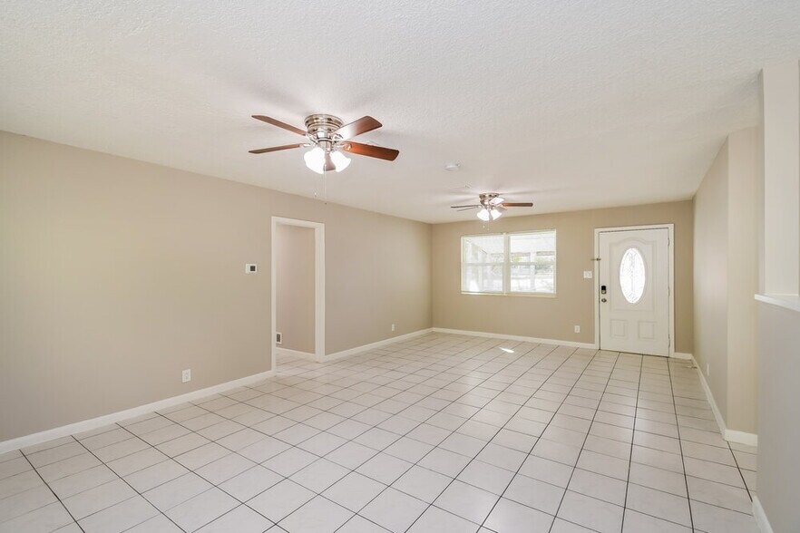 Building Photo - 4307 Lane Ave S