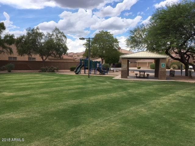 Building Photo - 528 E Cantebria Dr