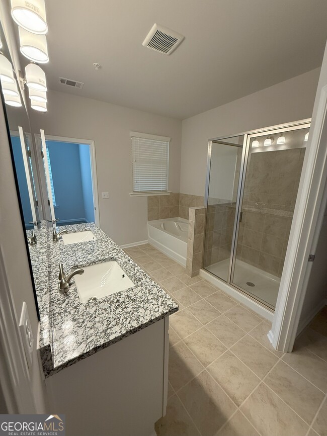 Building Photo - 2576 Mls Cmn Dr