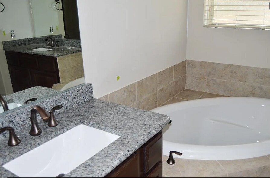 Master bath - 3811 Ashbury Rd