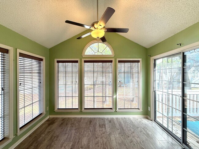 Building Photo - 671 Balfour Rd