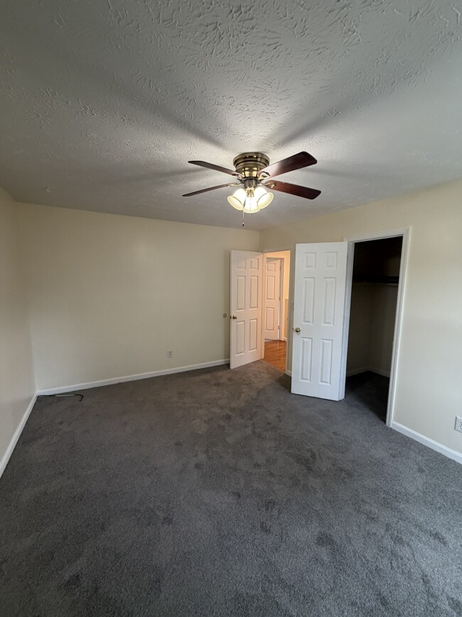 Building Photo - 557 Whitehall Ln