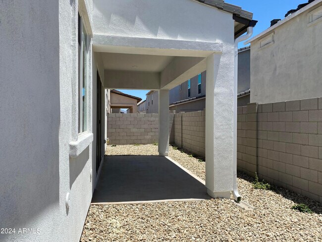 Building Photo - 4853 E St John Rd