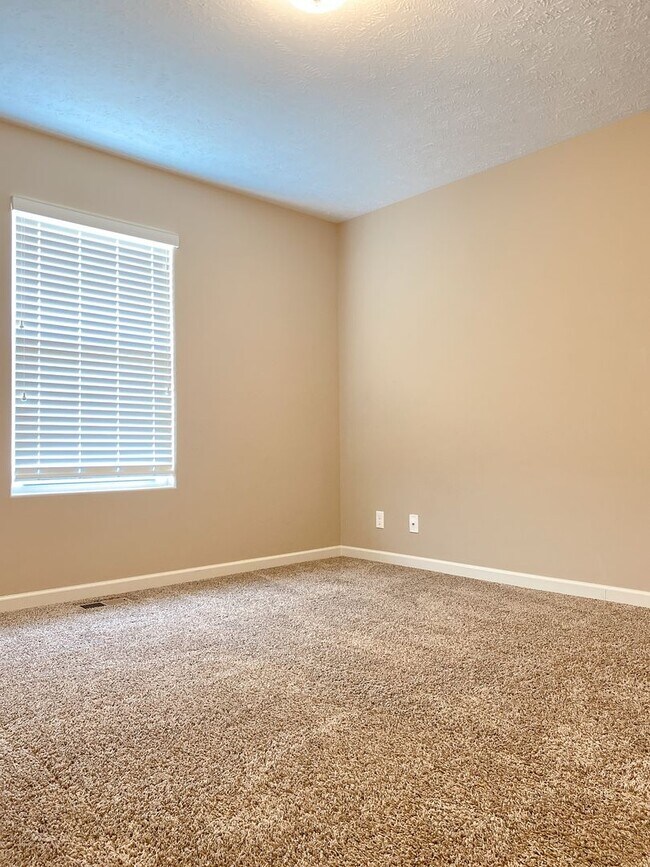 Building Photo - Beautiful & Nearly new SW Chalco area 4 be...