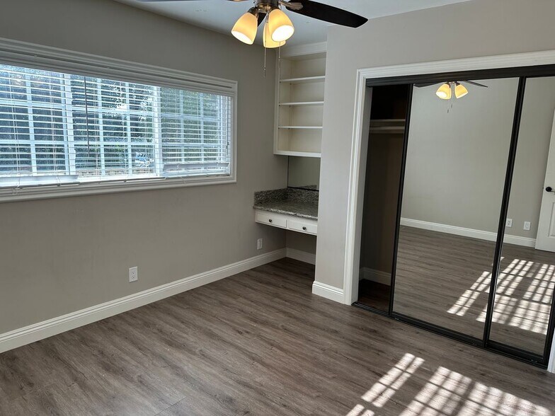 Building Photo - 32 Esperanza Ave