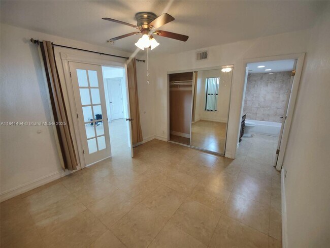 Building Photo - 616 Executive Center Dr