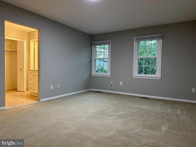 Building Photo - 10152 Village Knolls Ct