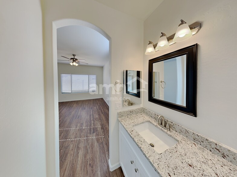 Building Photo - 2833 E Morenci Rd