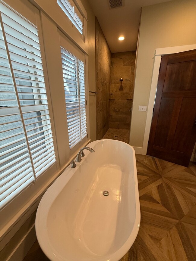 Building Photo - 425 S Yellowstone St