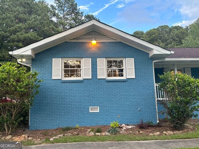 Building Photo - 6322 W Fayetteville Rd