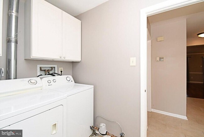 Building Photo - 6 Kanon Ct