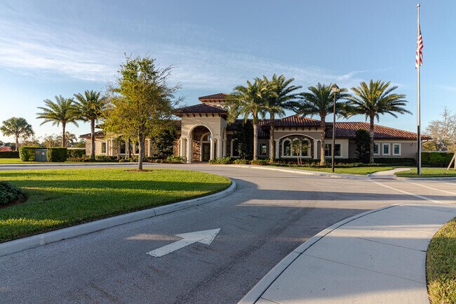 Building Photo - 740 S E Boboli Way