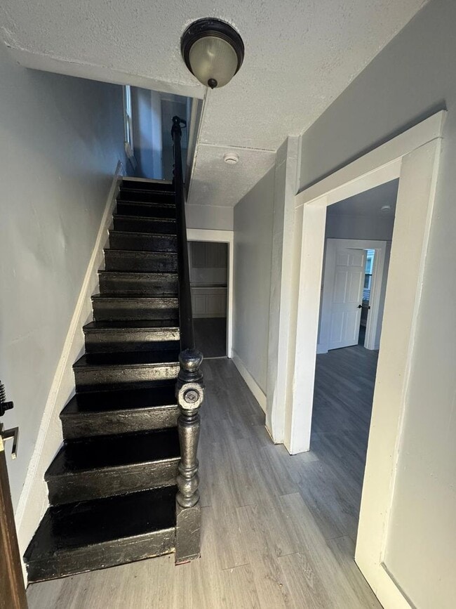 Building Photo - SINGLE FAMILY HOUSE FOR RENT