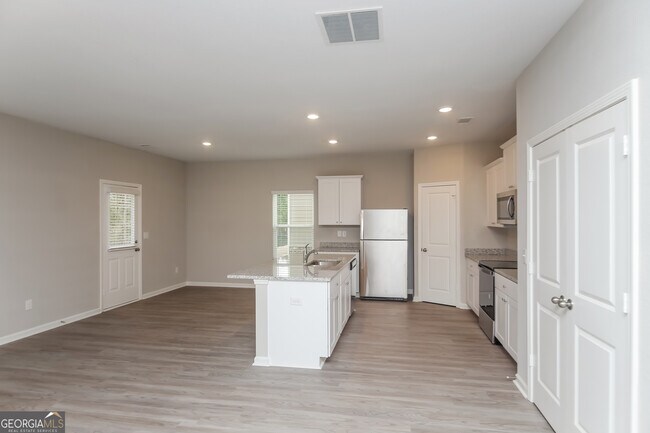 Building Photo - 318 Augusta Woods Dr