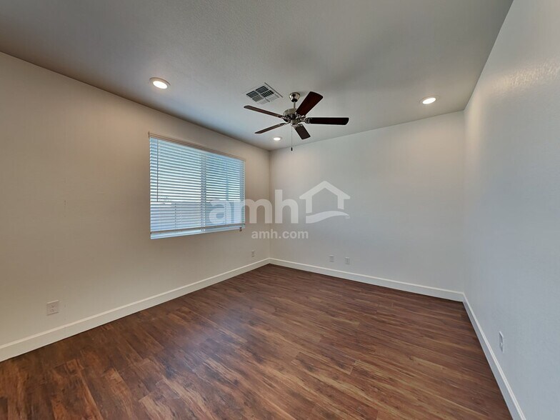 Building Photo - 8839 N 171st Dr