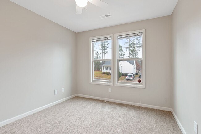 Building Photo - Great Home with Fenced Yard!