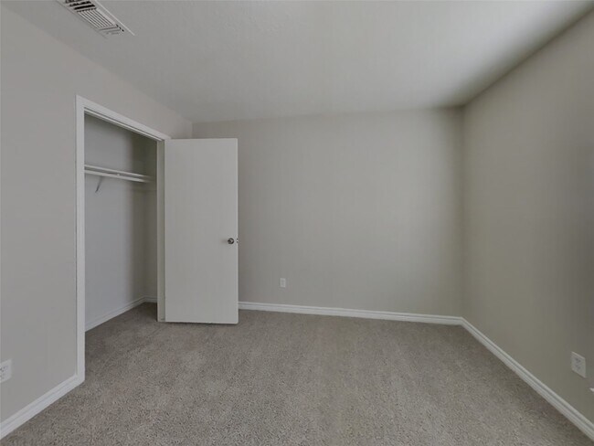 Building Photo - 5519 Bridgegate Dr