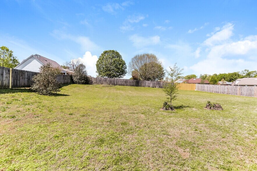 Building Photo - 7569 Red Berry Dr