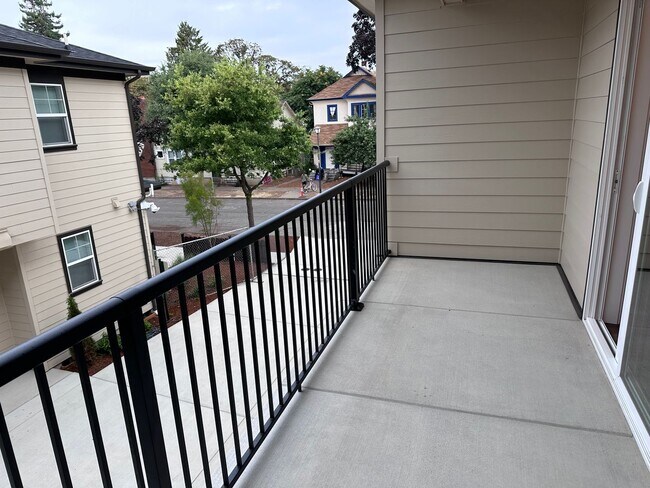 Building Photo - 4 Bedroom / 4 bath New Townhome. Every bedroom is its own Master Suite with your own full bathroo...