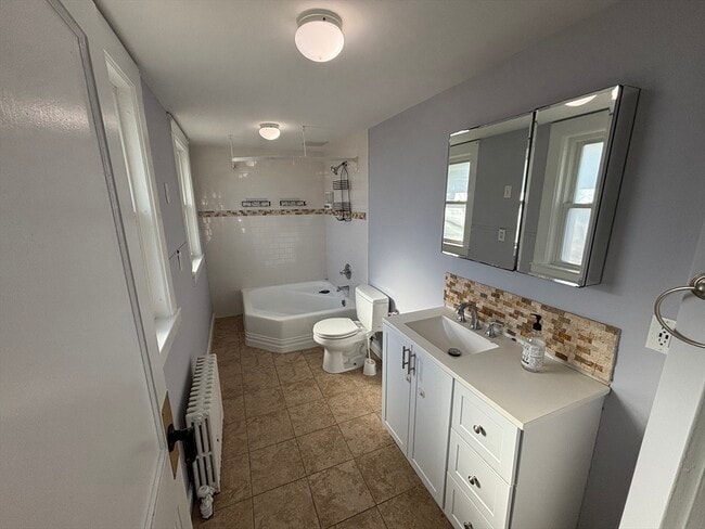 Building Photo - 21 Savin Ave