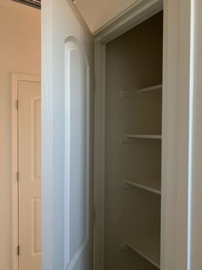 Building Photo - 4613 W Flagstaff Ave