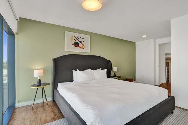 Building Photo - 1220 17th St