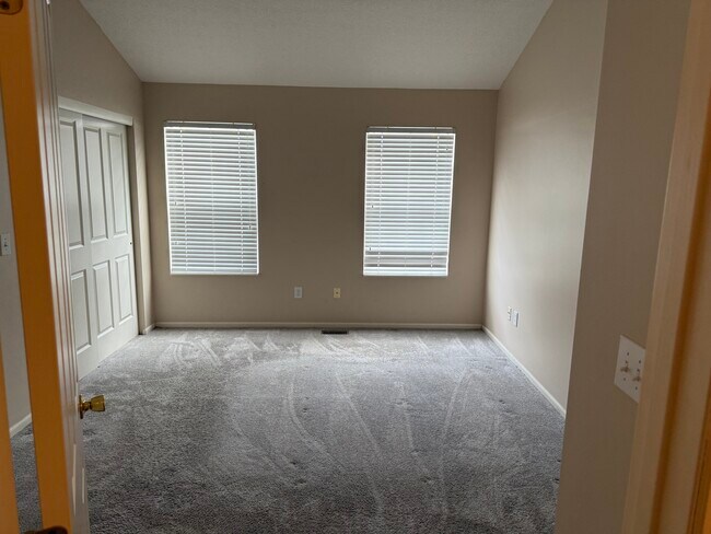 Building Photo - 1006 Hartford Village Blvd