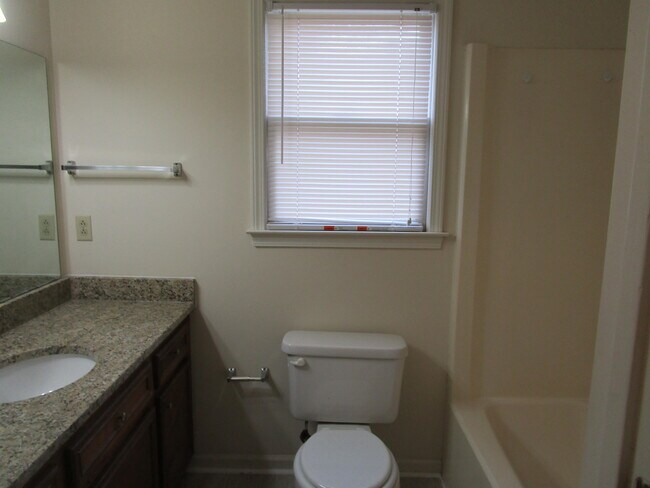 Building Photo - 110 Delorme Ct