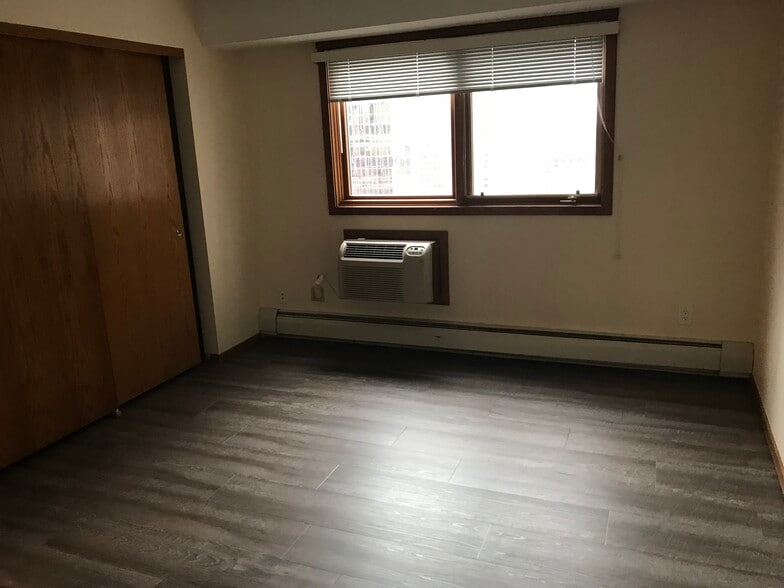 Master BR with Master Bath - 433 S 7th St