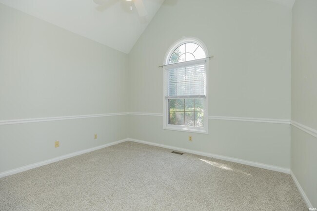 Building Photo - 2644 Waterstone Dr