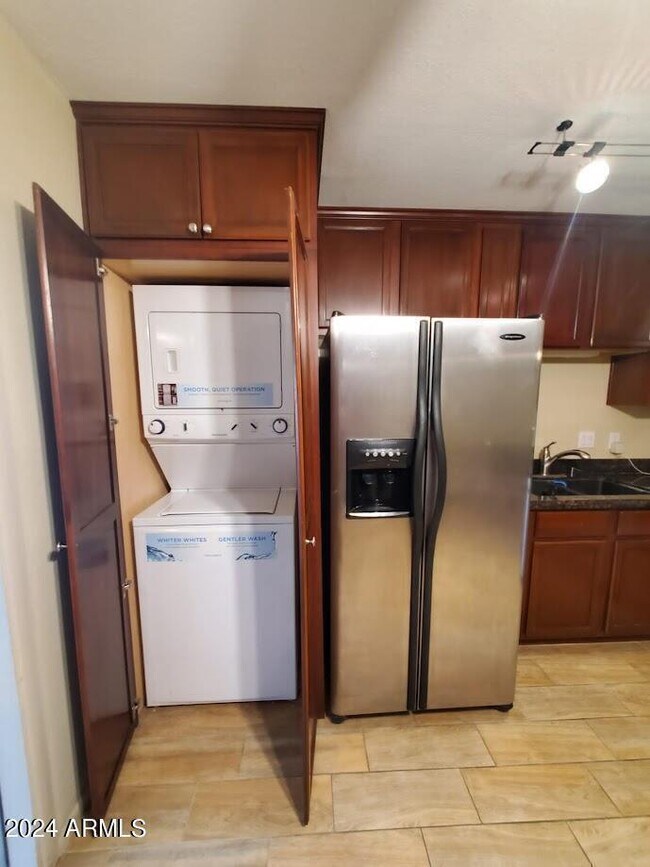 Building Photo - 2525 S College Ave