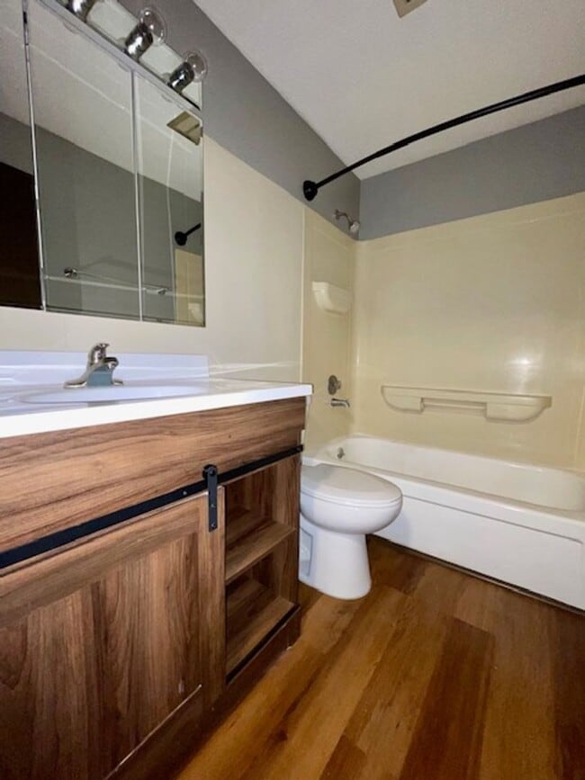 Building Photo - MADISON SCHOOLS - 2 Bedroom Available!