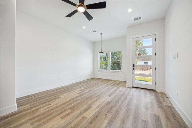 Building Photo - 8412 Vera Lou St