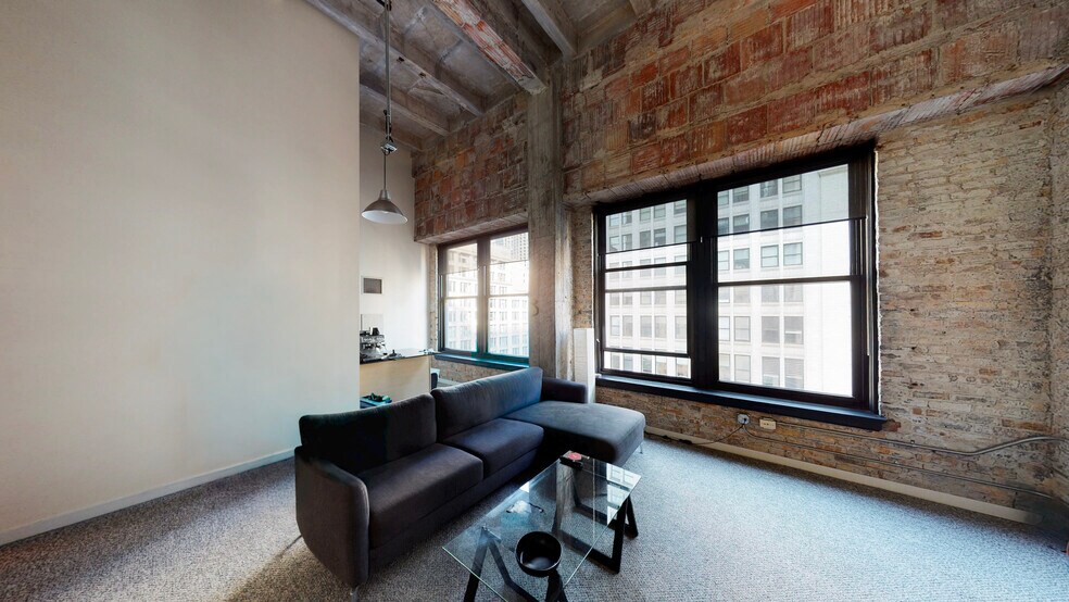Building Photo - 20 N State St